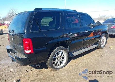 2005 Cadillac Escalade Standard z USA, uszkodzony, nr VIN 1GYEK63N75R242758